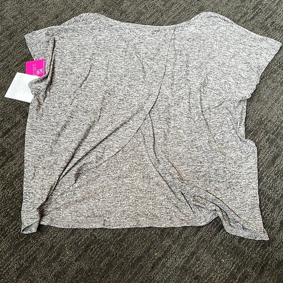 NWT Beyond yoga gray easy does it tee - Picture 4 of 6